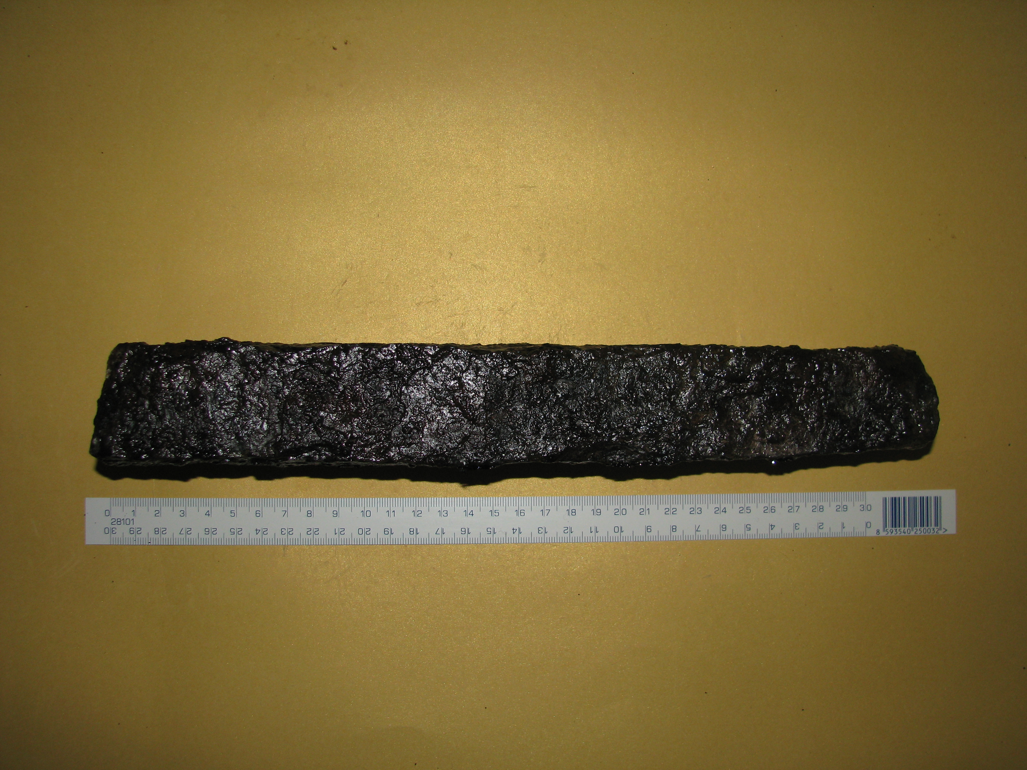 surovina v unifikovanej podobne v tvare masívneho štvorhranu, neskorá doba laténska